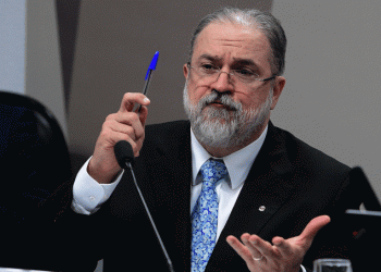 Aras diz que vai pagar sua viagem ao Vaticano, estimada em R$ 67,5 mil