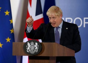 Premiê britânico deve tentar colocar acordo de Brexit em votação hoje