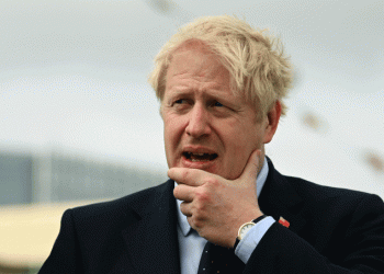 Partido Conservador de Johnson lidera intenções de voto no Reino Unido