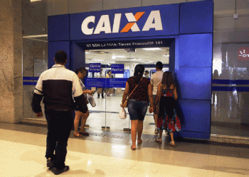 Agências da Caixa funcionam em horário estendido para saque do FGTS