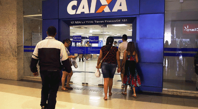 Agências da Caixa funcionam em horário estendido para saque do FGTS