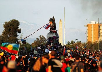 Presidente suspende estado de emergência, mas protestos seguem no Chile