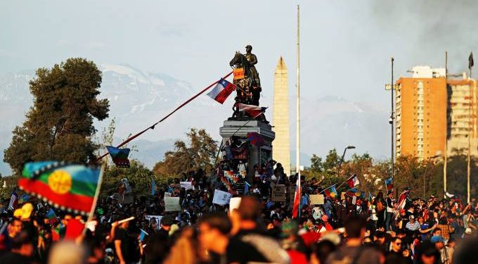 Presidente suspende estado de emergência, mas protestos seguem no Chile