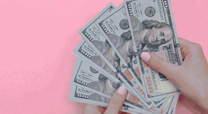 Dólar sobe com Previdência e exterior no radar