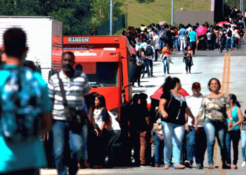 Medo do desemprego cai e satisfação com a vida aumenta, aponta CNI