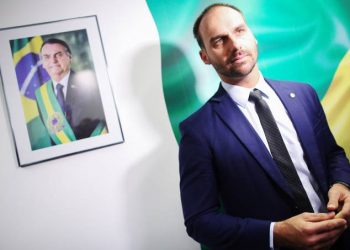 Eduardo desiste de embaixada para defender “pauta conservadora” no Brasil