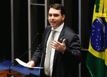 Caso Queiroz: Flávio Bolsonaro desiste de recurso ao Tribunal do Rio