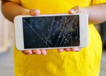 No futuro, a tela do seu celular pode ser tão resistente quanto aço