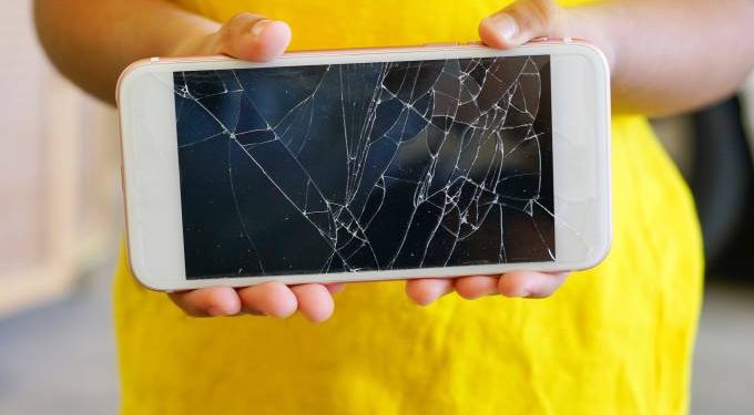 No futuro, a tela do seu celular pode ser tão resistente quanto aço