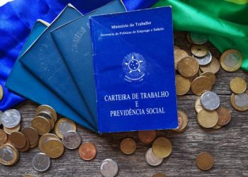 Para IBGE, recuperação do emprego por carteira assinada está longe