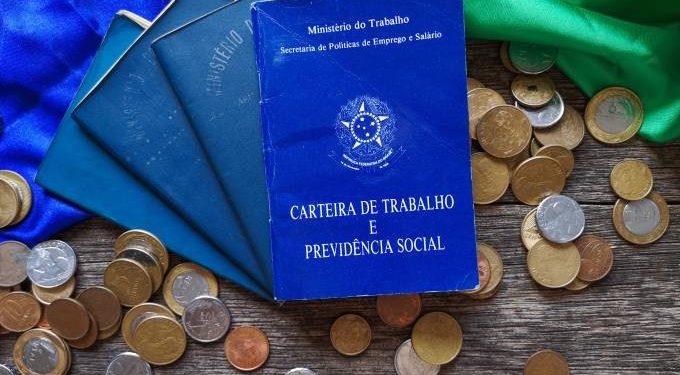 Para IBGE, recuperação do emprego por carteira assinada está longe