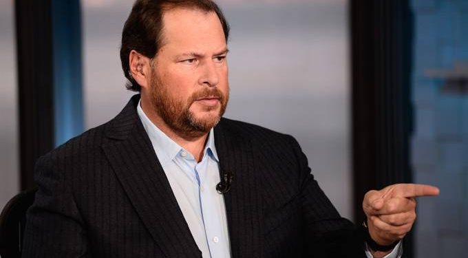 “O Facebook não é bom para você”, diz CEO da Salesforce