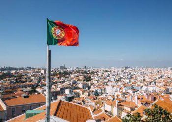 Governo português prevê aumentar salário mínimo em 25% em quatro anos