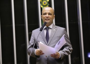 ‘Equação complexa’, diz Vitor Hugo sobre crise no PSL