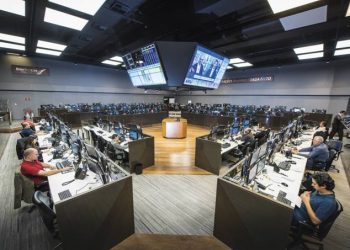 Ibovespa encosta em 108 mil pontos liderado por WEG