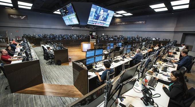 Bolsa retoma os 105 mil e fecha no maior nível em mais de 3 meses