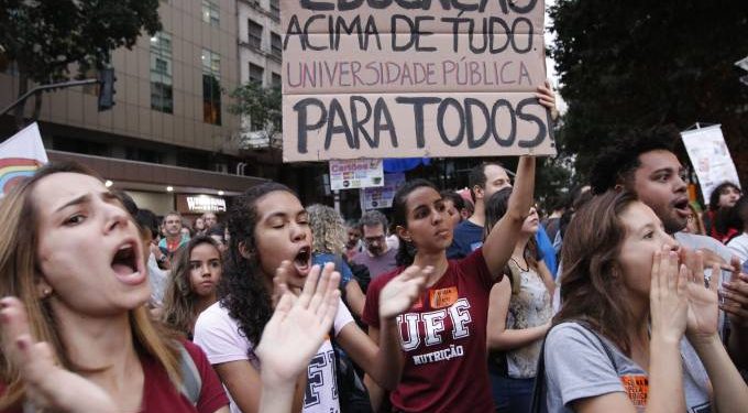 Verba de R$ 7,9 bi para universidades em 2020 depende de aval do Congresso