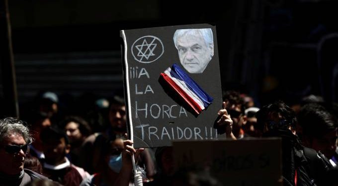 Presidente do Chile pede perdão e anuncia pacote de medidas sociais