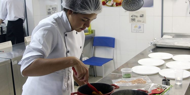 Senac oferece oficinas rápidas de gastronomia no DF