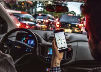 Uber aposta em helicópteros e motoristas silenciosos para sair do prejuízo