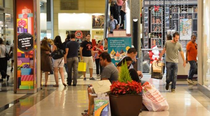 Setor de serviços recua 0,2% de julho para agosto