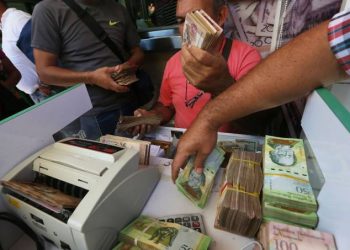 Com nova renda mínima, venezuelanos só conseguem comprar 4 quilos de carne