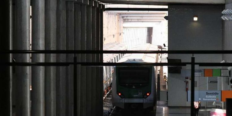 Após três horas sem funcionamento, trens do Metrô voltam a circular