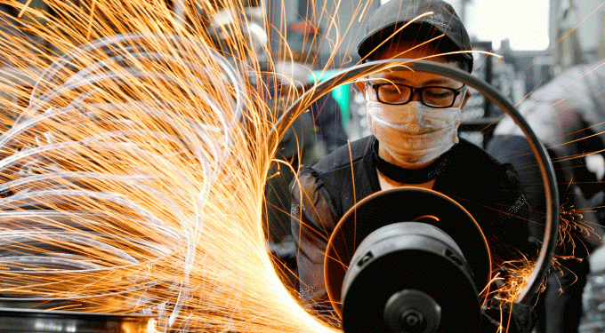 Produção industrial no Brasil sobe 0,3% em setembro, diz IBGE