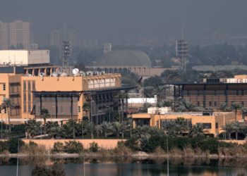 Dois foguetes explodem em área próxima da embaixada dos EUA em Bagdá