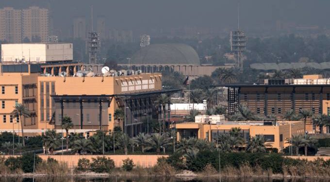 Dois foguetes explodem em área próxima da embaixada dos EUA em Bagdá