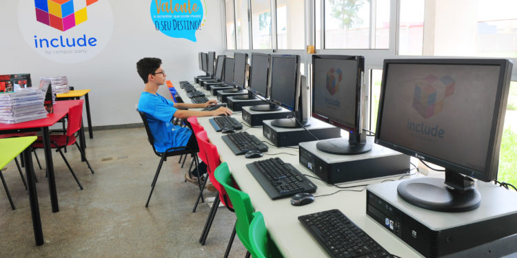 Aulas gratuitas de robótica ao alcance dos jovens do DF