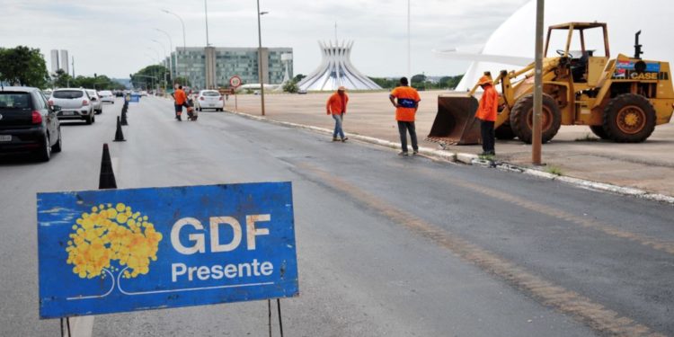 Pistas no Plano Piloto ganham recuperação asfáltica