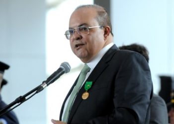 Ibaneis Rocha altera critério de eliminação para concursos no DF