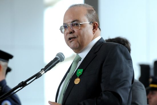 Ibaneis Rocha altera critério de eliminação para concursos no DF