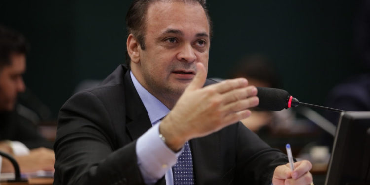 Roberto de Lucena se destaca no Congresso Nacional