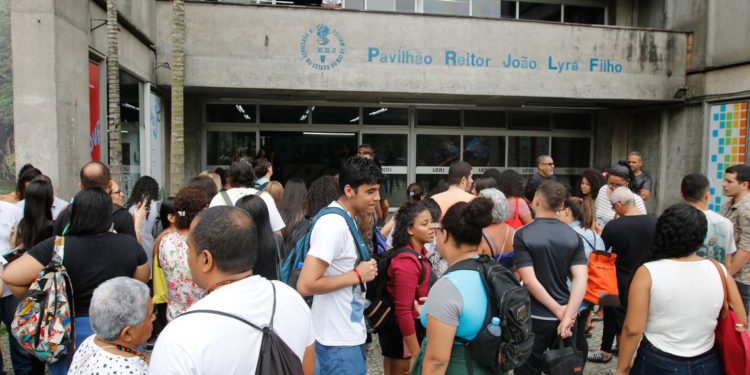 MEC suspende início das inscrições para o Prouni