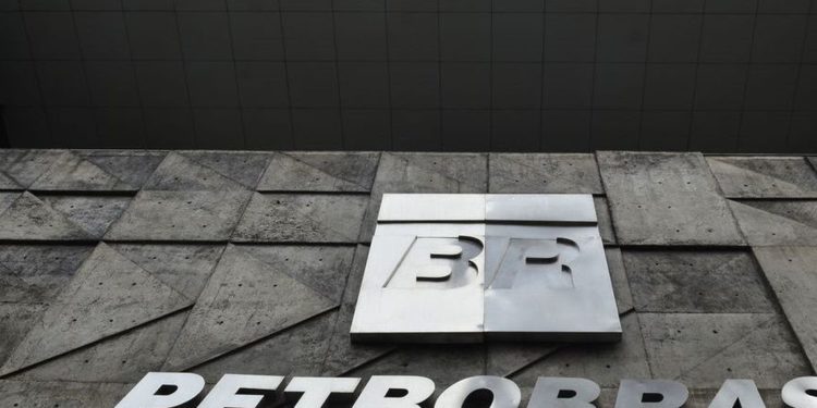 Petrobras reduz preço da gasolina e do diesel para distribuidoras