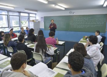 Pesquisadores mostram desafios no ensino de inglês