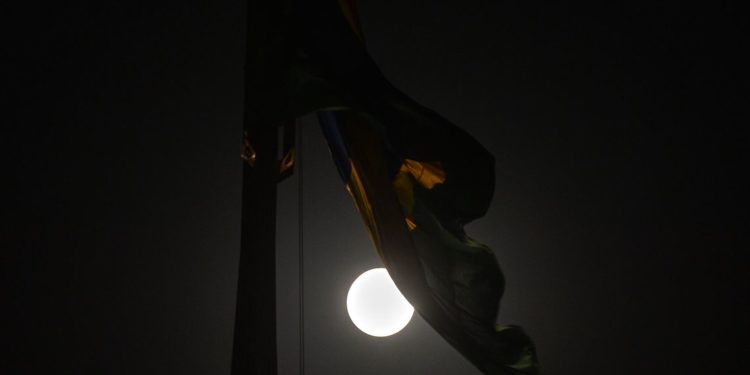 Domingo é dia de Superlua