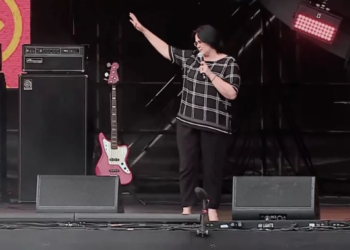 Damares Alves incentiva adoção no The Send: “Uma igreja que foi adotada tem que adotar”