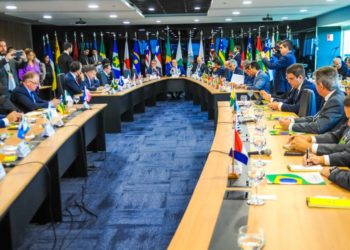 Paulo Guedes promete descentralizar recursos da União e fortalecer estados