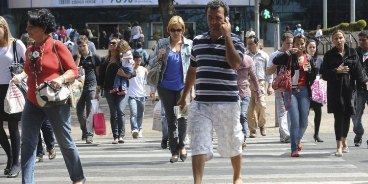 Taxa de desemprego cai em 16 estados, revela IBGE