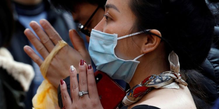 China registra mais de 1.000 mortes pelo novo coronavírus