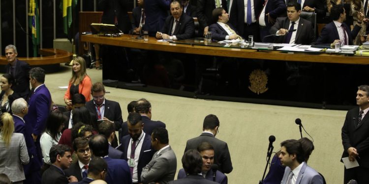 Congresso faz acordo com governo e derrubará vetos da LDO 2020