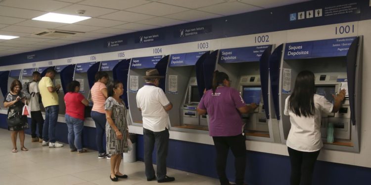 Caixa inicia na quinta pagamento do PIS para nascidos em março e abril