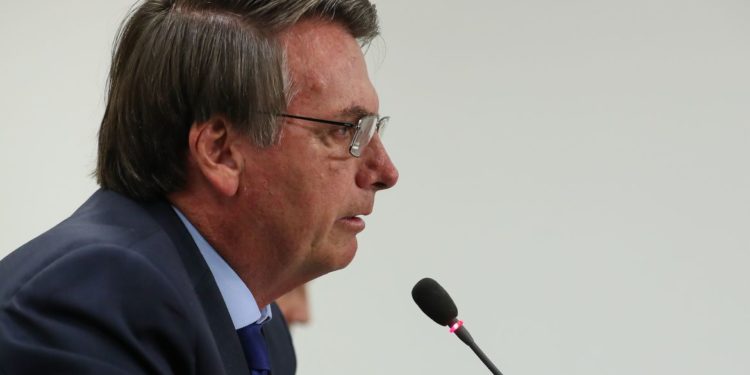 Bolsonaro: governo não vai interferir para controlar preço do petróleo