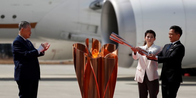 Simbolizando ‘reconstrução’ chama olímpica chega ao Japão