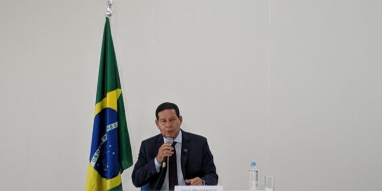 “Muito entusiasmado”, afirma Mourão após reunião com Flávio Dino