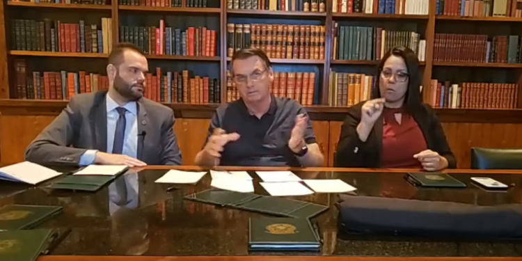 “Está muito bem a economia, graças a Deus”, diz Bolsonaro