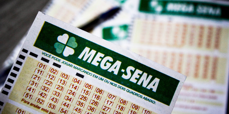 Mega-Sena acumula e deve pagar R$ 4,5 milhões na quinta-feira